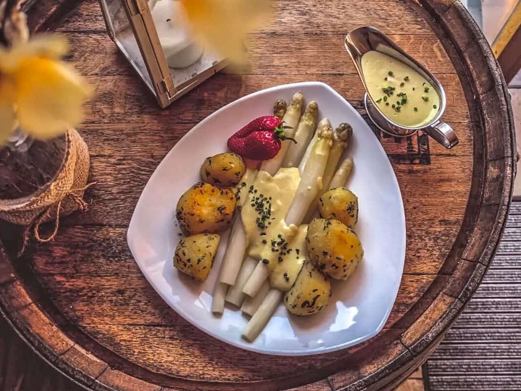 restaurant_weinhaus_ewig_leben_spargel_quer_1200x800 11 restaurant weinhaus ewig leben spargel quer 1200x800 uai